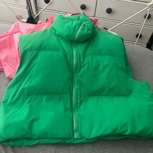Cropped puffer vest size 3xl
